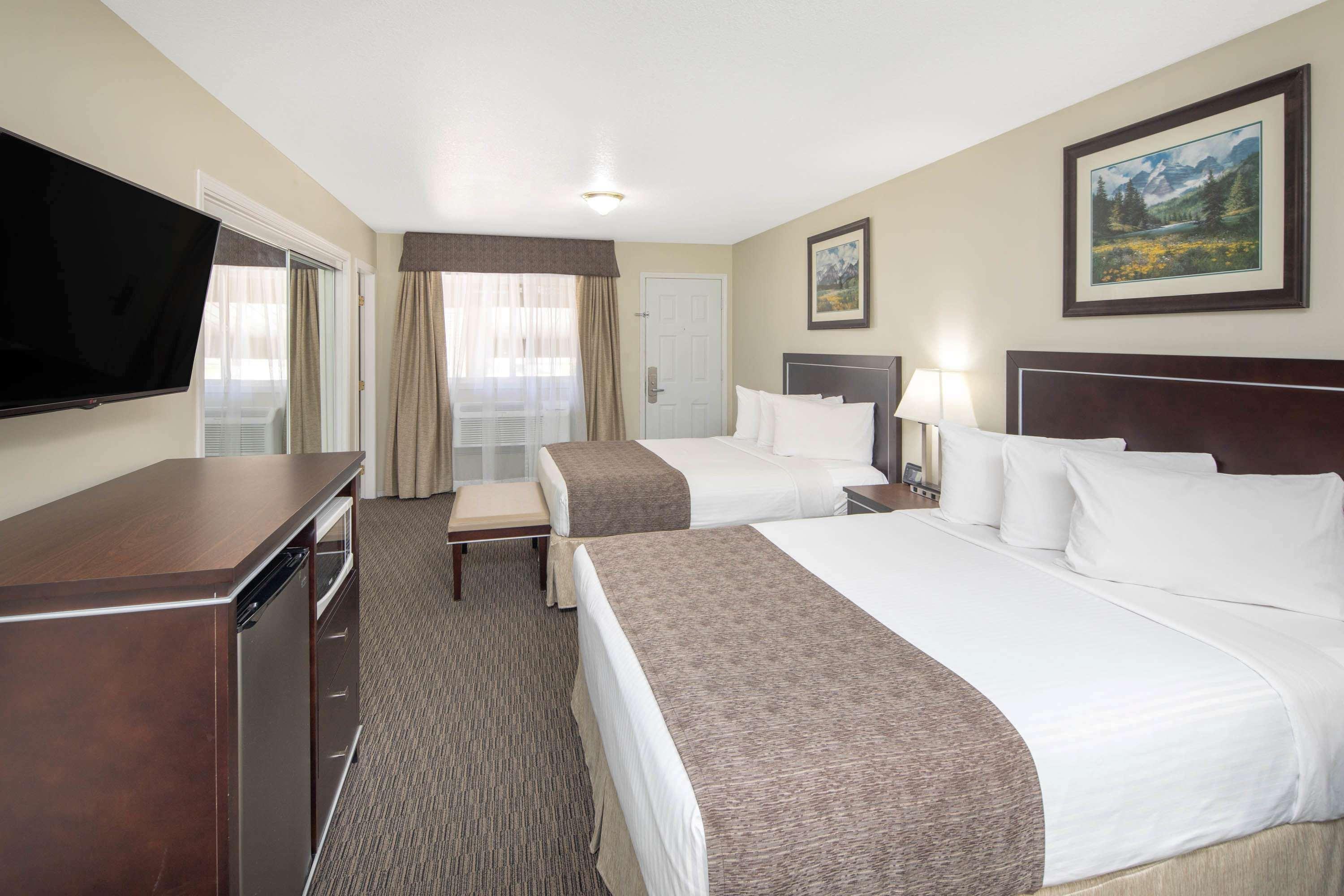 Travelodge By Wyndham Golden Sportsman Lodge Luaran gambar
